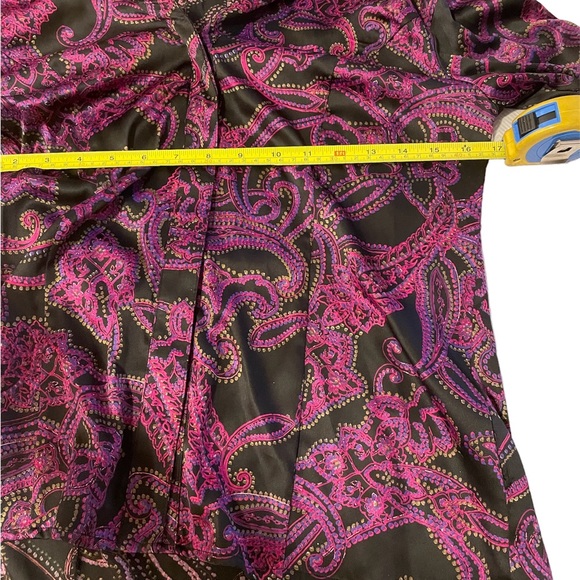 Jaclyn Smith black and purple paisley button up top - Picture 4 of 5